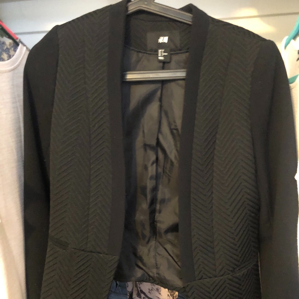 BLACK DRESSY BLAZER